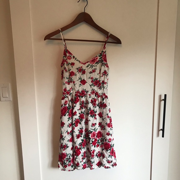 H&M White and Red Floral Dress - Picture 1 of 6
